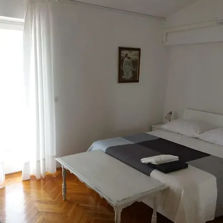 Apartment Karme Brela